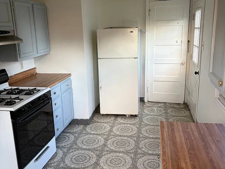 710 Locust St — Photo 4