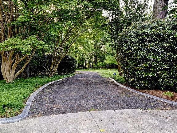 3rd image of 13 Fox Gate Way