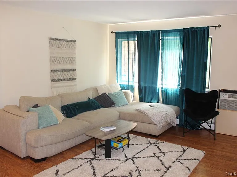 81 Stratton St #2 — Photo 2