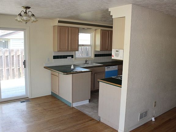 4th image of 3215 W Bismark Ave