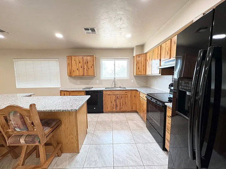 1327 S Yucca Dr — Photo 10