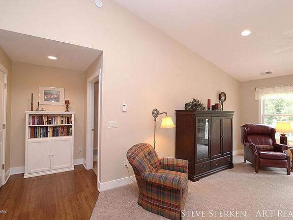 5th image of 709 Riverwalk St #9