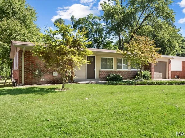 2715 Narraganset Dr, Florissant, MO 63033