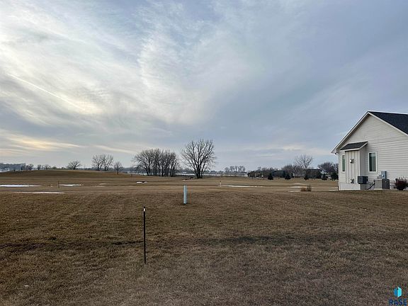 3rd image of 185 Lake Ridge Dr