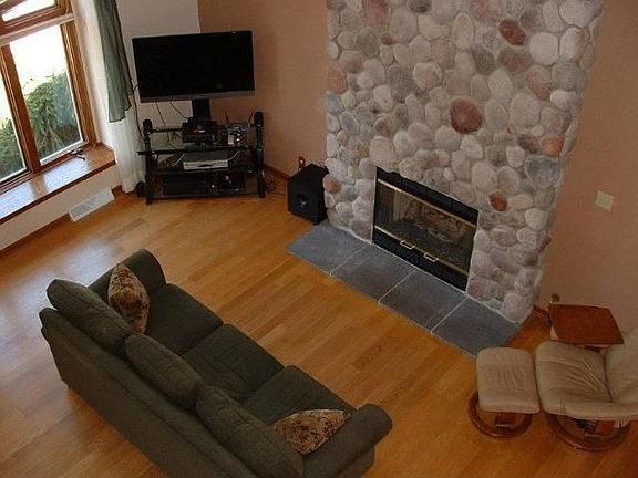 3rd image of N70W23132 Homestead Ct