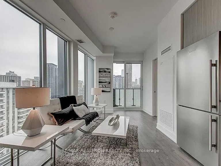 575 Bloor St E #2208 — Photo 2