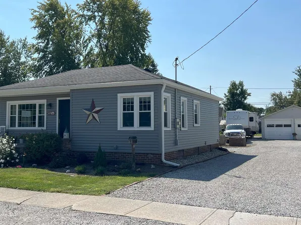 105 E Main St, New Market, IN 47965