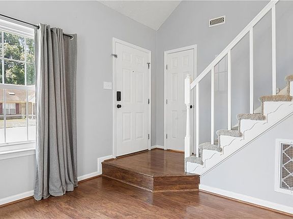 3rd image of 106 Kincaid Ln