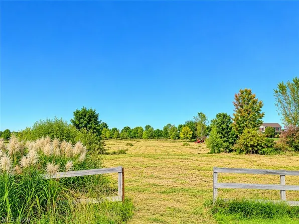 2 W Smith Rd, Medina, OH 44256