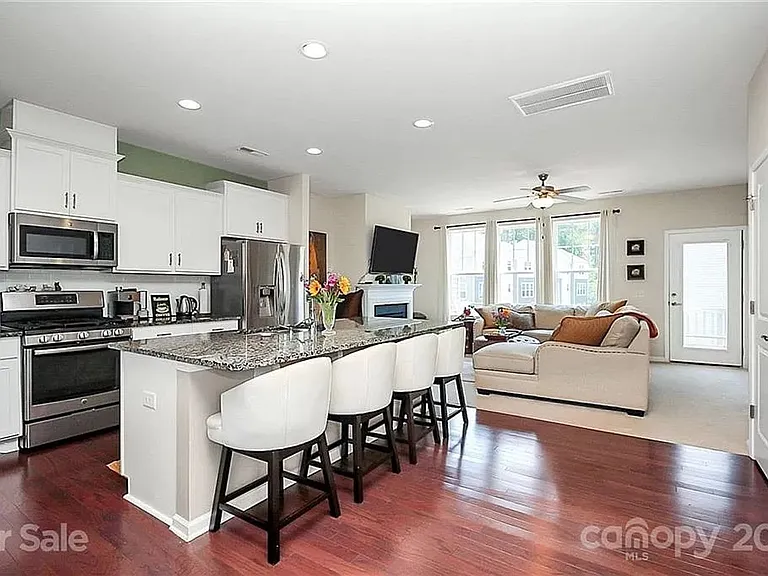 1502 Sharon Rd W — Photo 19