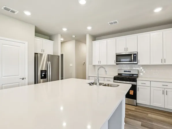 921 Dayflower Ct, Lavon, TX 75166