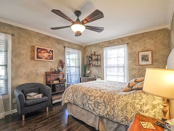 2nd image of 3709 Collinwood Ave