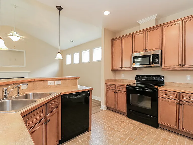 84 Denby Cir — Photo 6