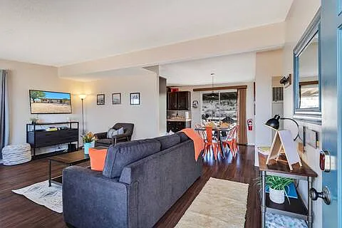 2 bed, 930 sqft, $2,000 — Photo 2