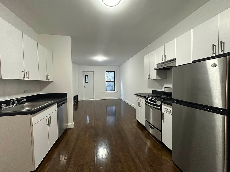 1st image of 226 E 89th St #1