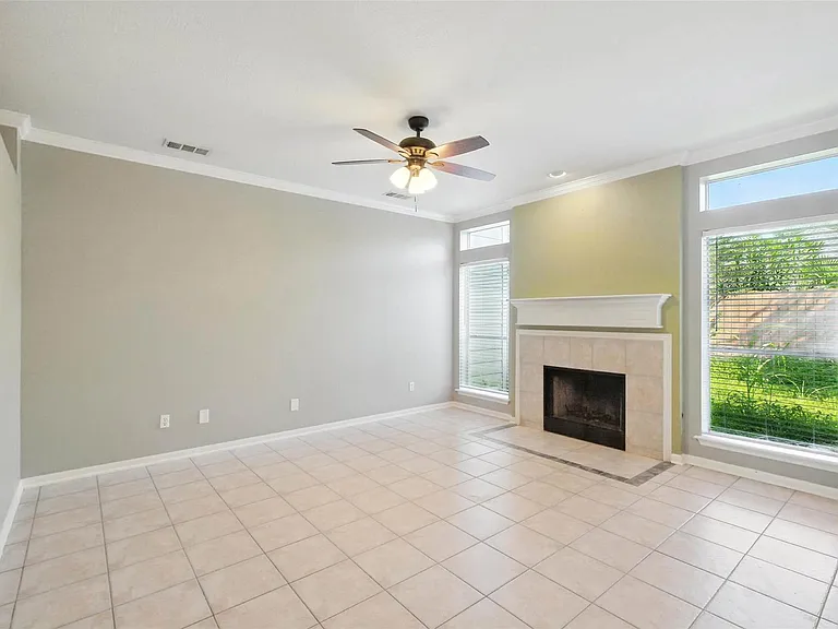 10222 Thornmont Ln — Photo 32