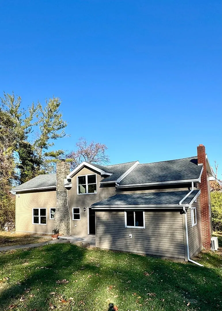 Rent to Own home with garage, yard, new kitchen and views — Photo 1