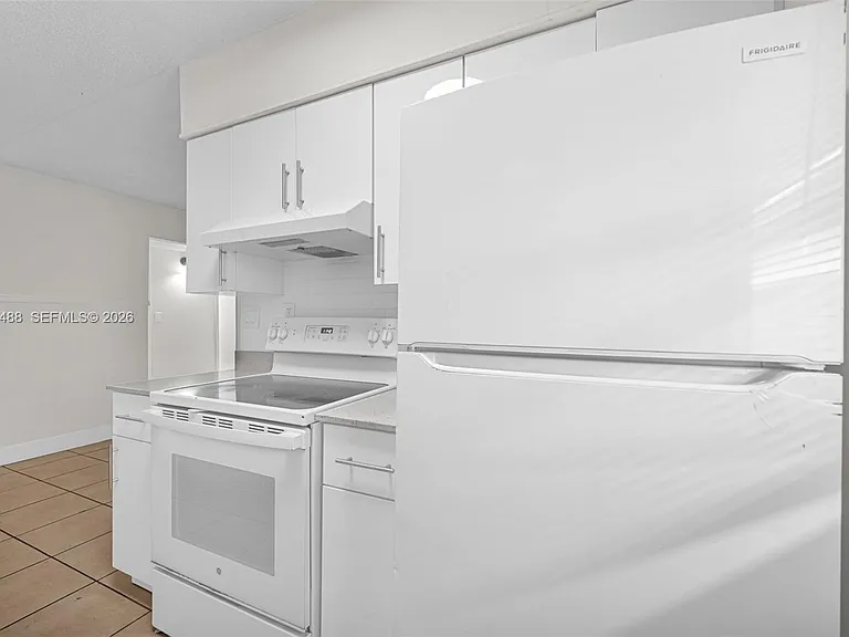 861 SW 74th Ter #102D — Photo 6