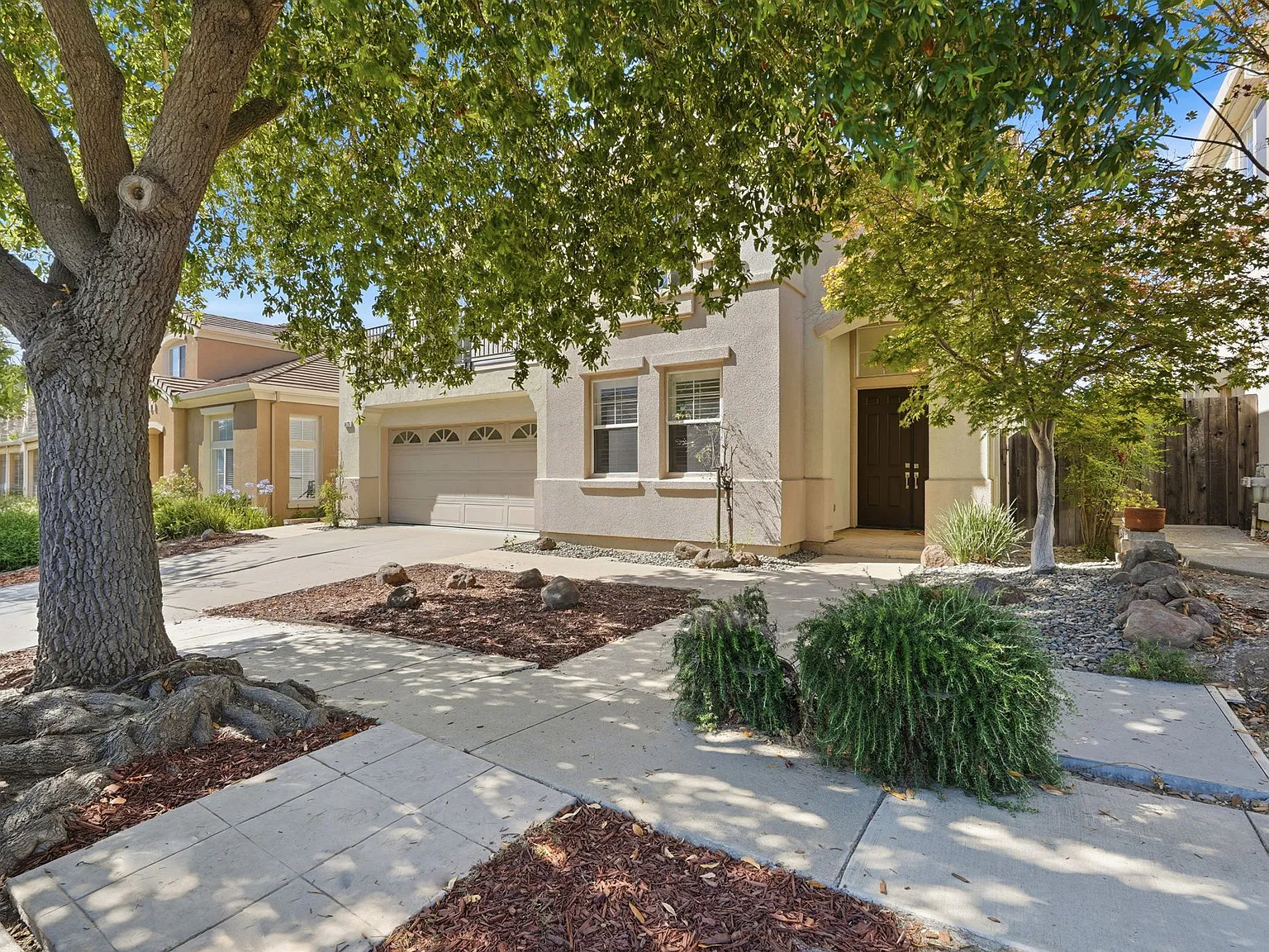 5 bed, 2642 sqft, $6,500 — Photo 1