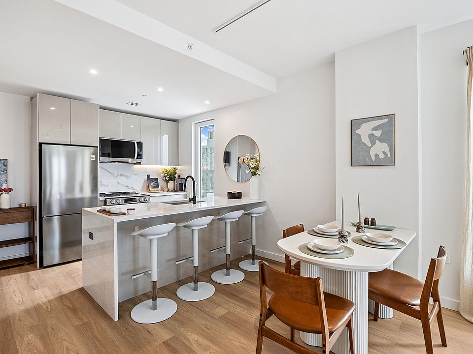 1st image of 16 West St #816