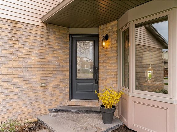 3rd image of 1527 Riley Ave