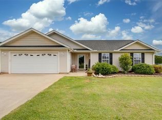 106 Silver Spur Dr, Williamston, SC 29697