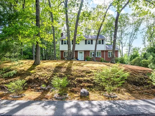 9 Rolling Ln, Medfield, MA 02052