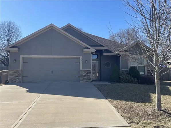 305 E Olive St, Raymore, MO 64083