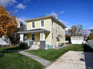 25 Concord St, Fairfield, CT 06824