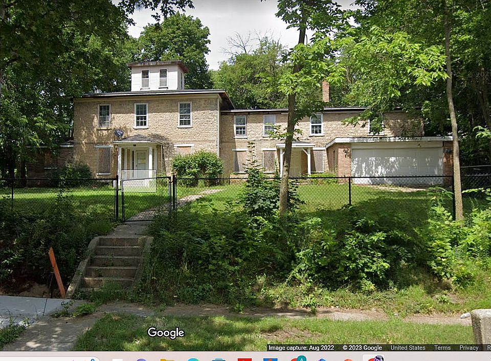 2nd image of 817 Ashland Ave