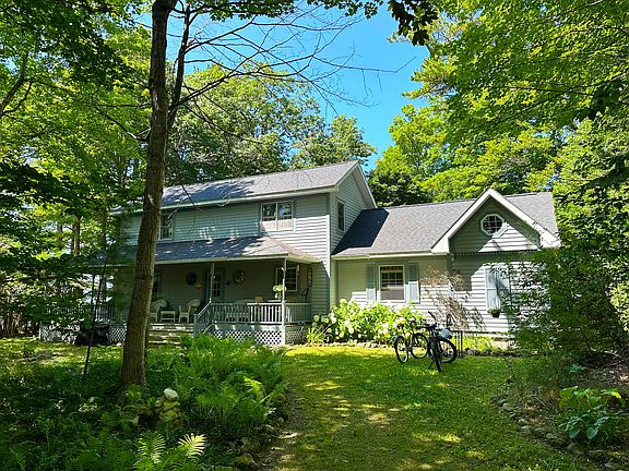 5th image of 8422 Applewood Ct