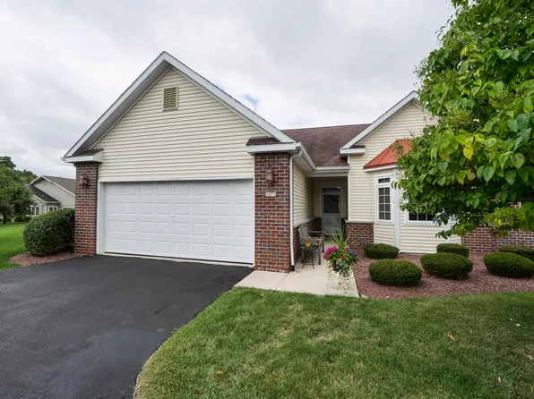 5271 S Acorn Ln #10, Greenfield, WI 53221