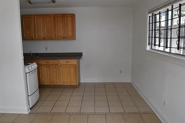 2601 Carondelet St #D — Photo 3