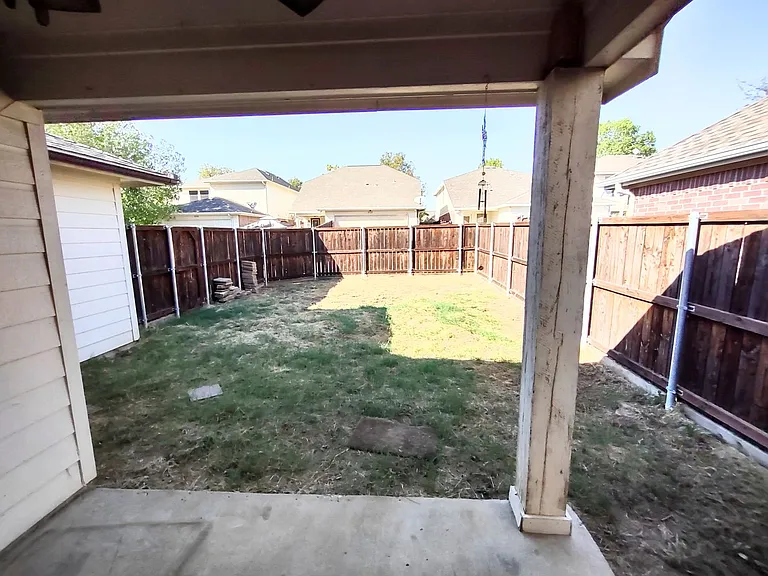 8929 Holliday Ln — Photo 15