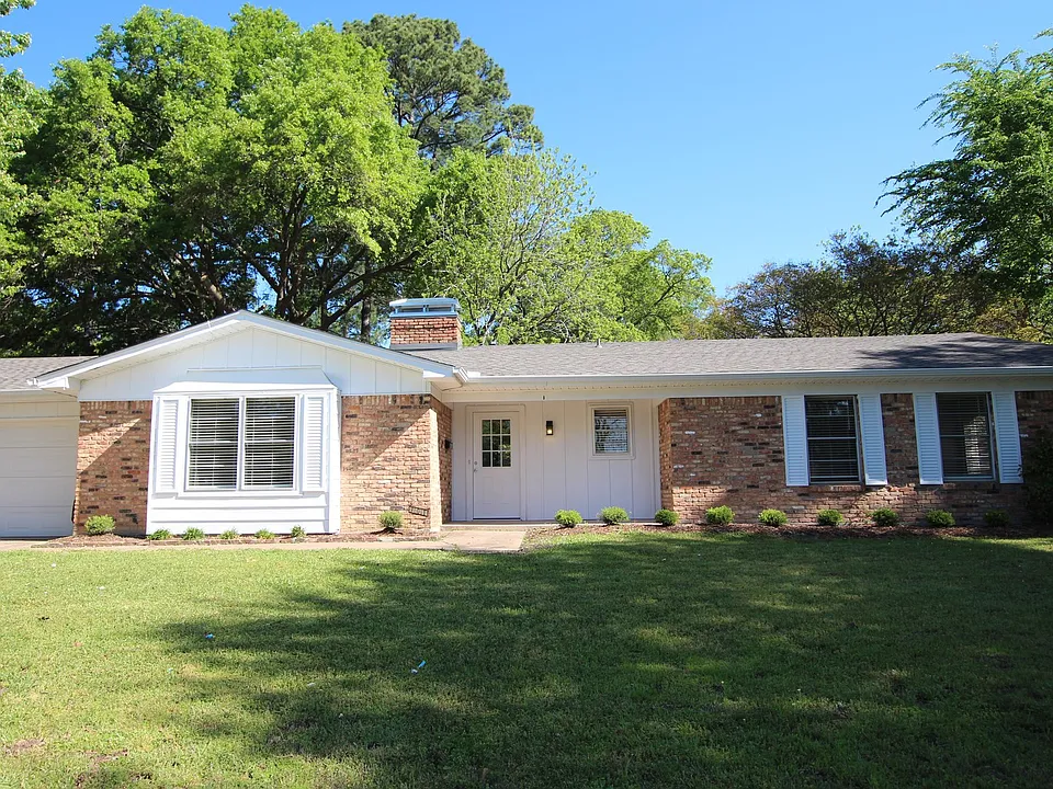 701 Fair Ln