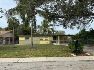 1300 Barbizon Ln, Naples, FL 34104