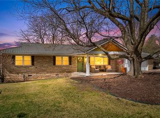 801 N Blue Jay Ln, Fayetteville, AR 72704