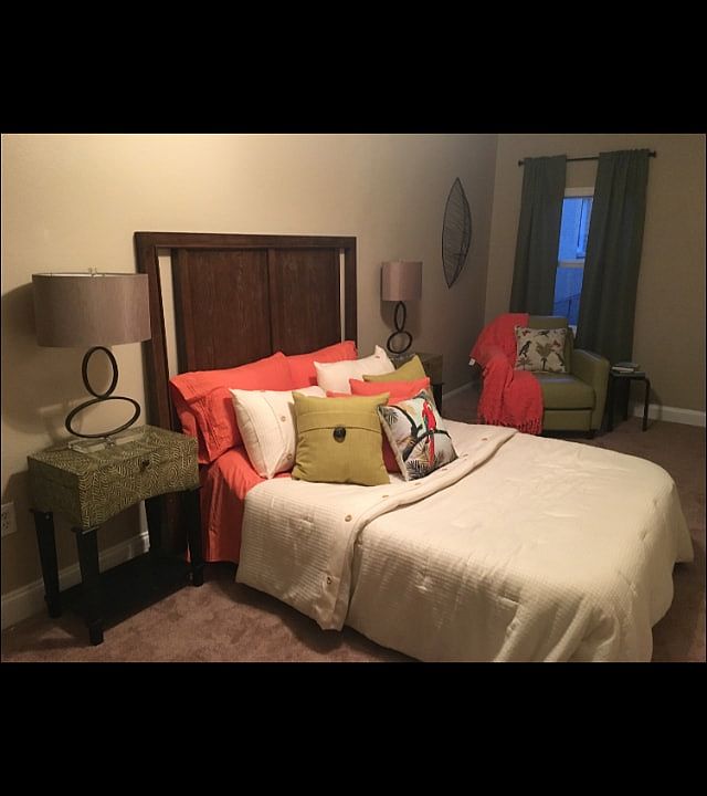 2nd image of 2421 Jasmine St