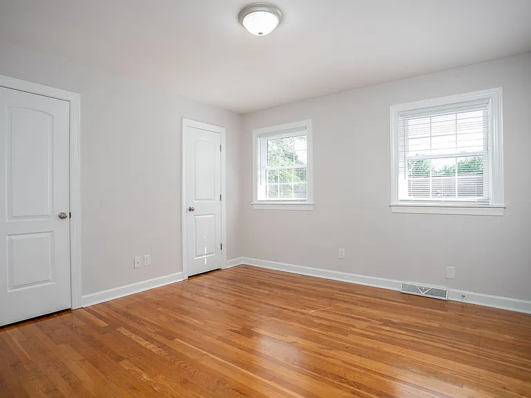 Elon Place — Photo 28