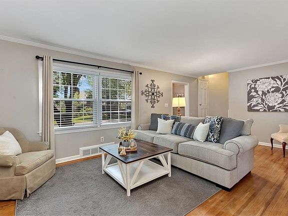 4th image of 4910 W 58th St