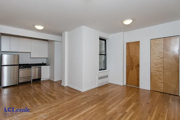 Rented by LC Lemle Real Estate Group | media 2