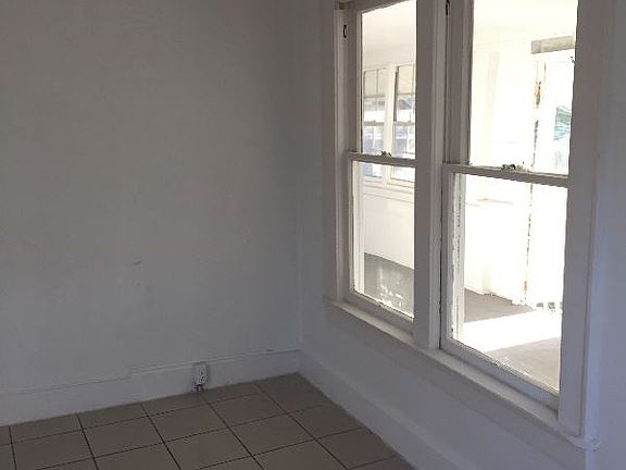 5th image of 308 N Peninsula Dr APT 2