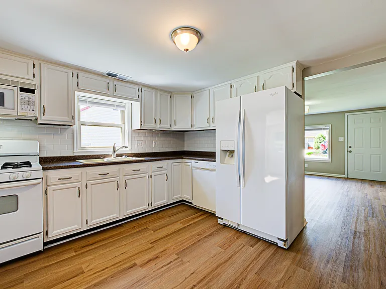 241 Kahl Ct — Photo 4