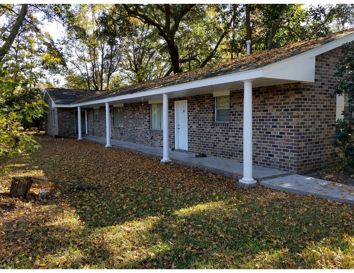 Front view - 576 Riverland Dr