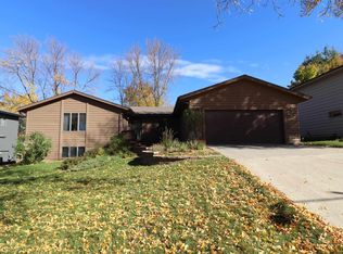 400 E Plum Creek Rd, Sioux Falls, SD 57105
