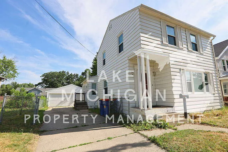 4 bed, 1.5 bath, 1508 sqft, $2,195 — Photo 2