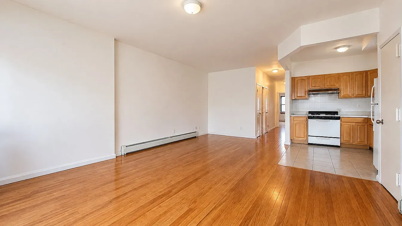 3 bed, 1200 sqft, $2,900 — Photo 2