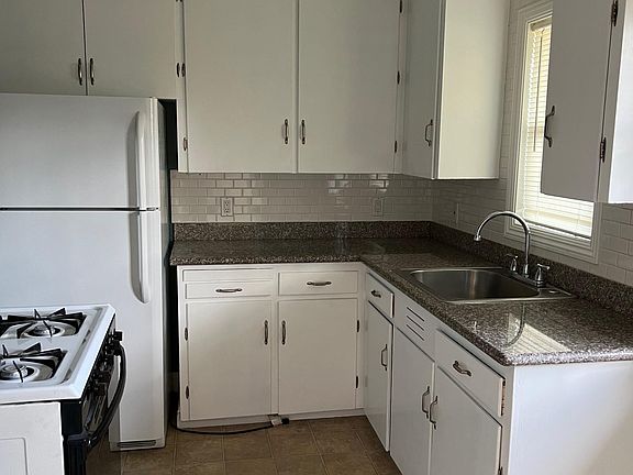 5th image of 912 Oak Ave #912