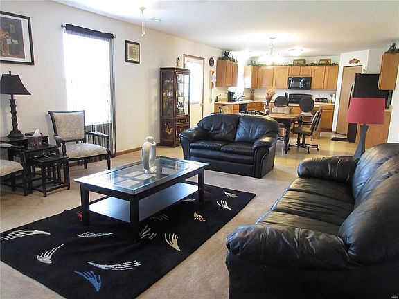 Great WIDE-OPEN floor plan