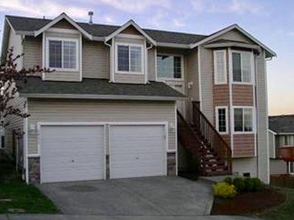 View of house from dead end road